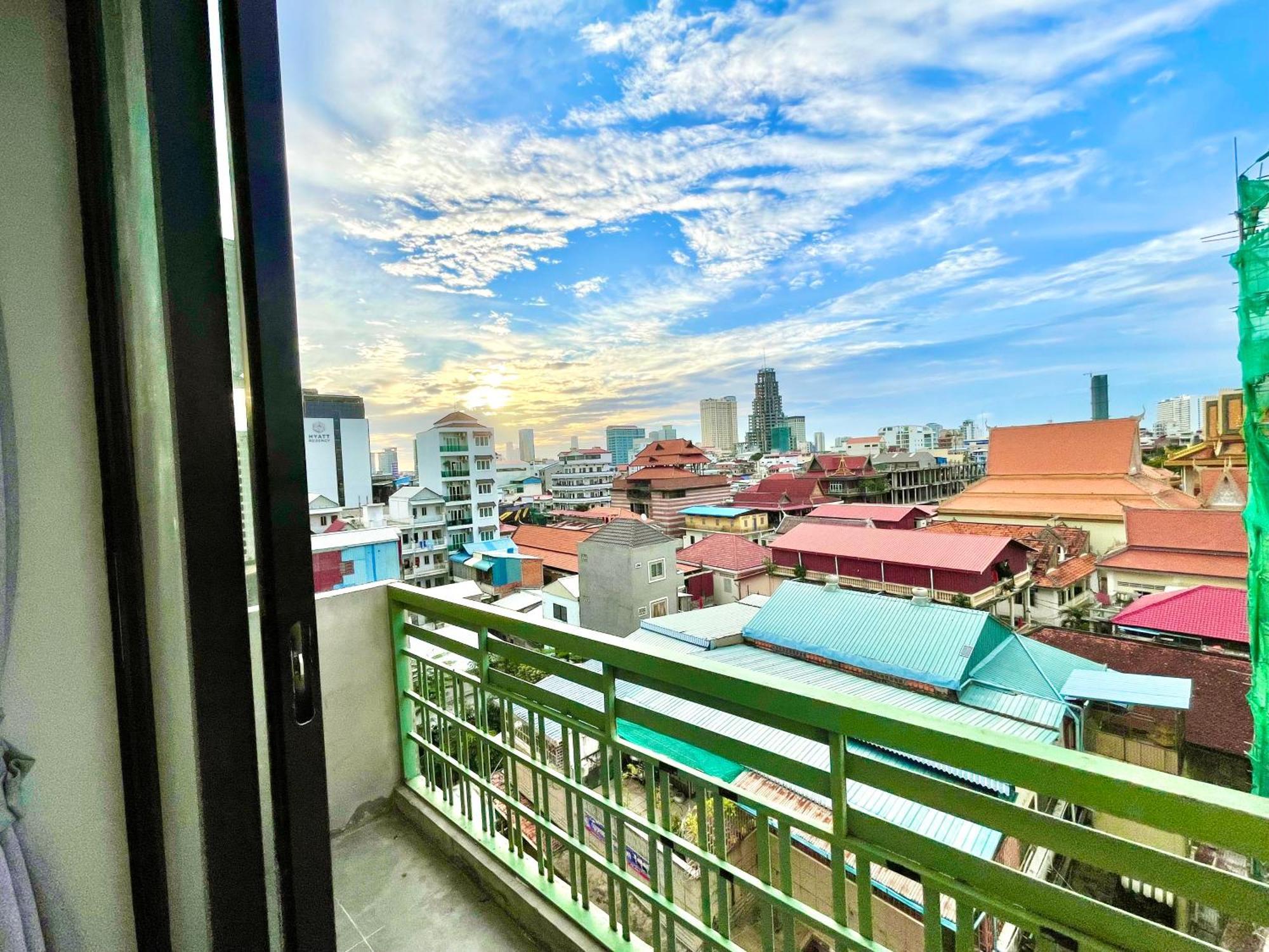 Sky Hotel Central Phnom Penh - Rooms & Apartments Kültér fotó